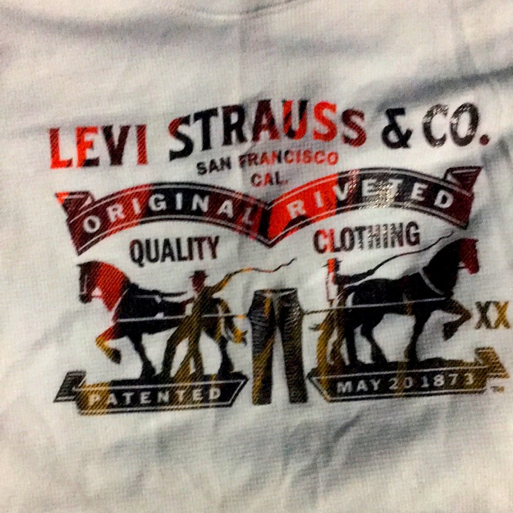Levi long sleeve tee